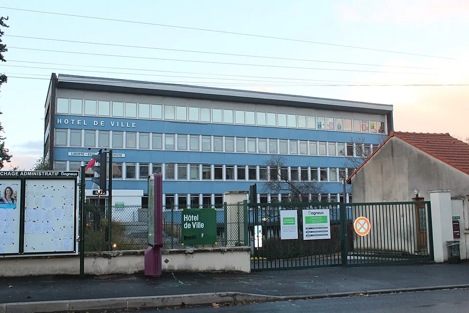 Hôtel de ville de Bagneux, accueil des bagneux services pratiques municipaux