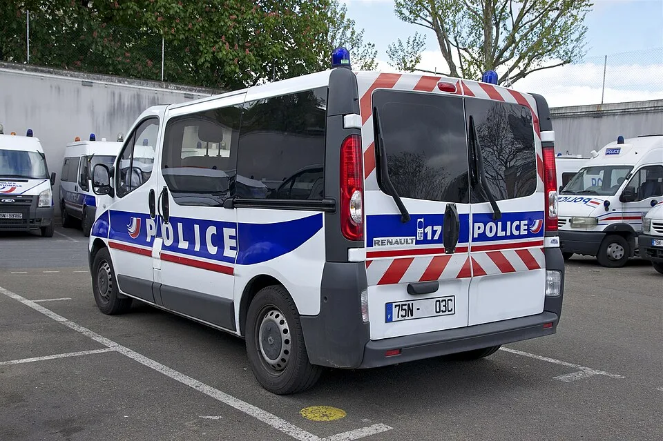 Véhicule de la Police nationale française, repère des bagneux services pratiques et numéros d’urgence